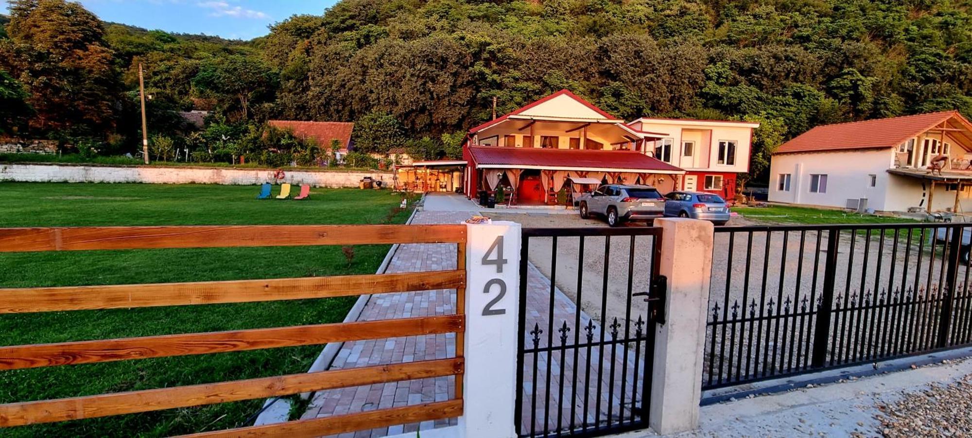 Vila Legrand Bed and Breakfast Bazias Exterior foto